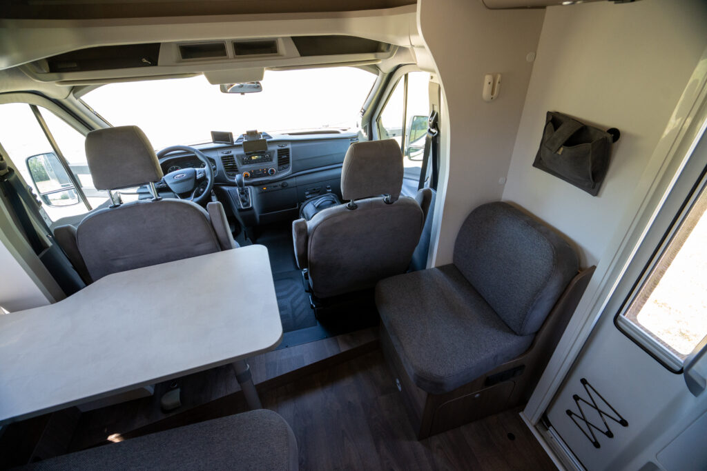 Ford Transit Carado T447
