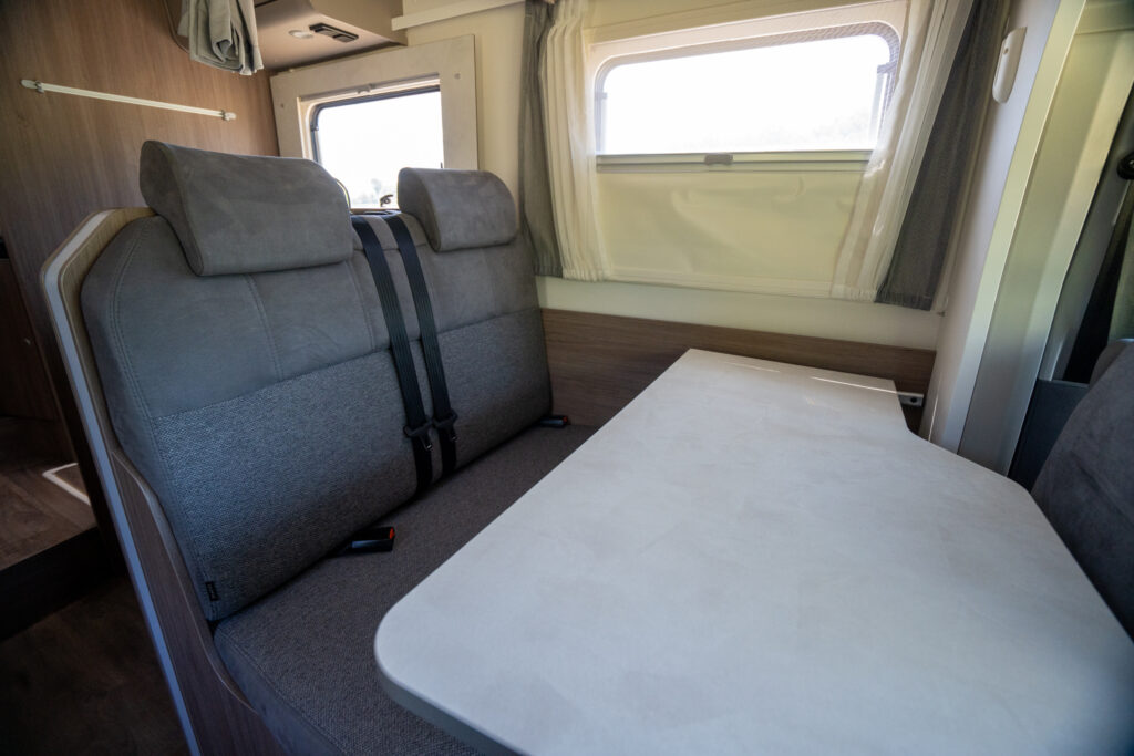 Ford Transit Carado T447
